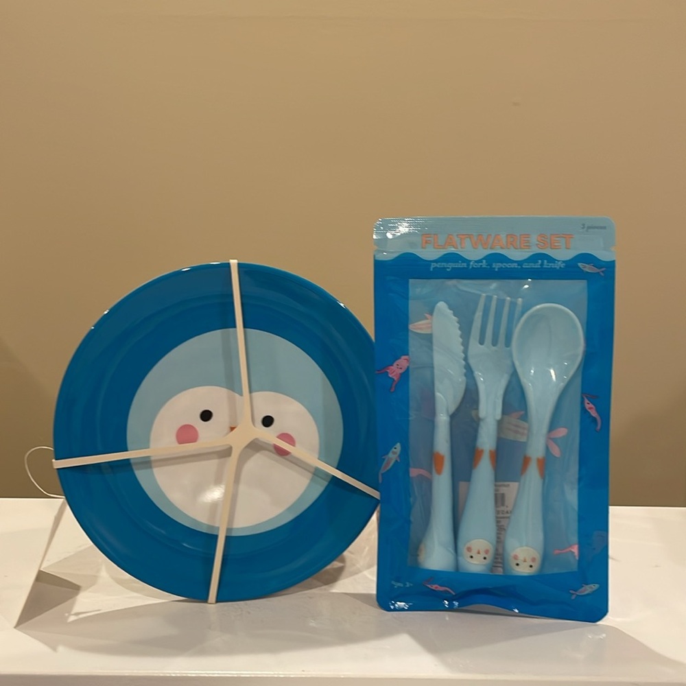 NWT Target Bullseye Playground Kids Winter Penguin Plates & Utensil Set